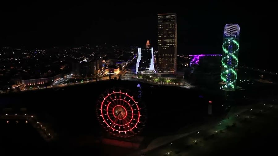 Porta Batumi Tower, Batumi — Gece, ışıklı silüet