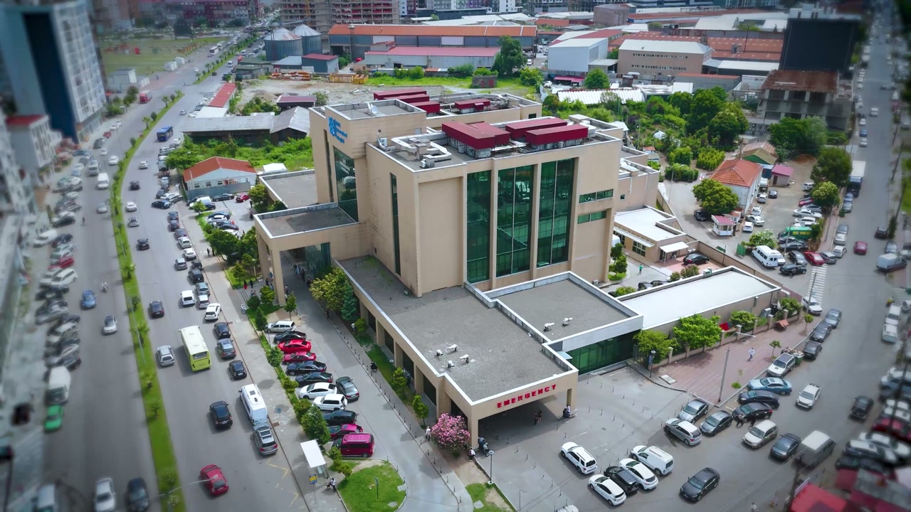 Burak Başlılar — BAU International Hospital, Batumi — Havadan görünüm ve acil girişi