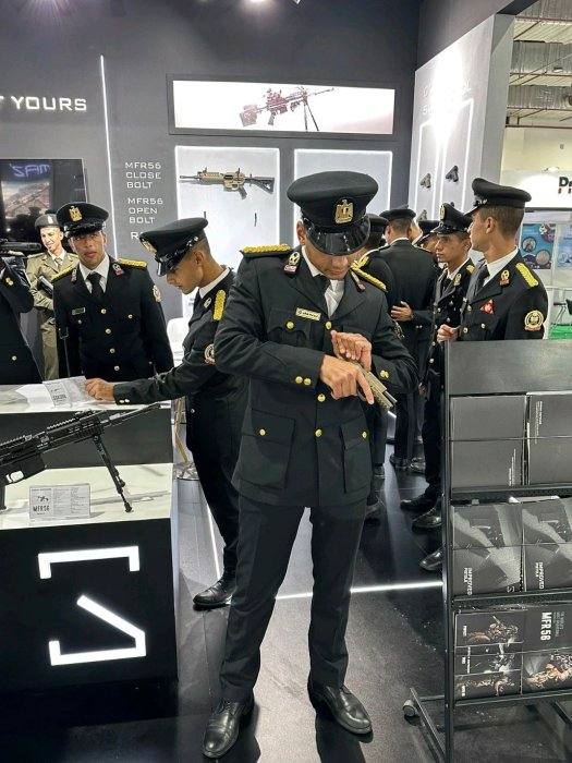 System Defence standında profesyonel ziyaretçiler